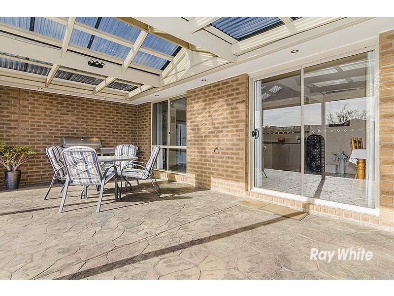 27 Robusta Avenue, Cranbourne VIC 3977