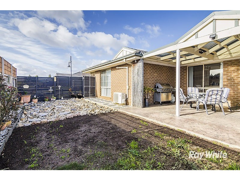 27 Robusta Avenue, Cranbourne VIC 3977