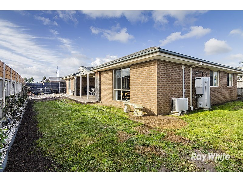27 Robusta Avenue, Cranbourne VIC 3977
