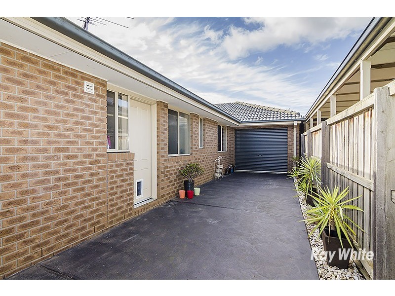 27 Robusta Avenue, Cranbourne VIC 3977