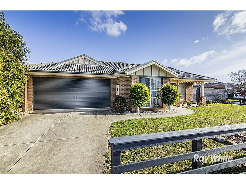 27 Robusta Avenue, Cranbourne VIC 3977