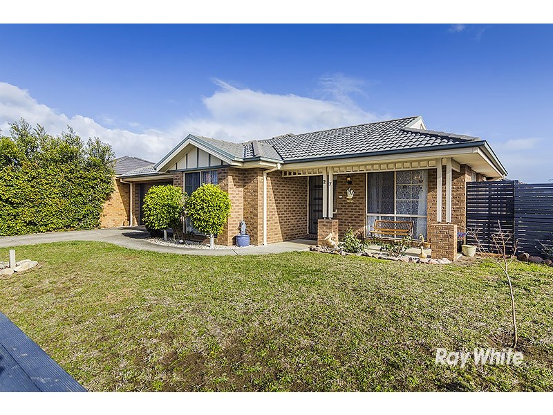 27 Robusta Avenue, Cranbourne VIC 3977