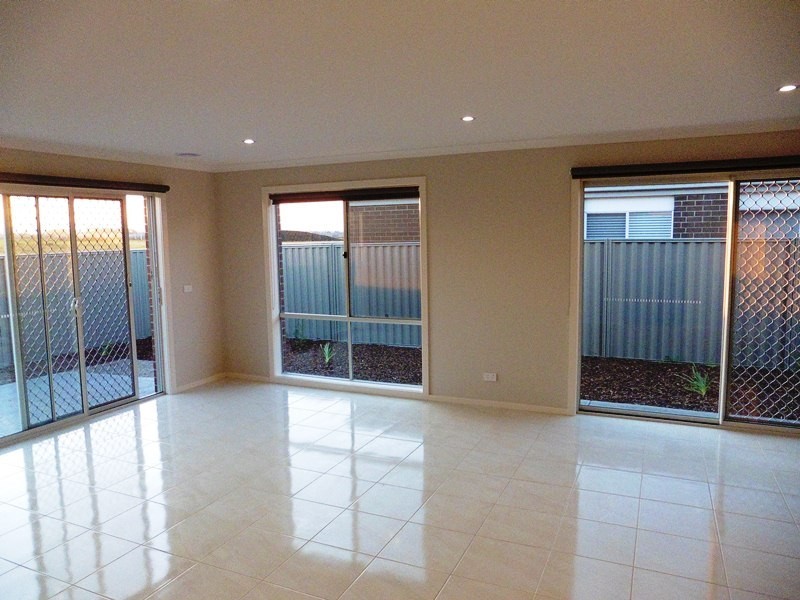 62 McEwan Drive, Cranbourne East VIC 3977