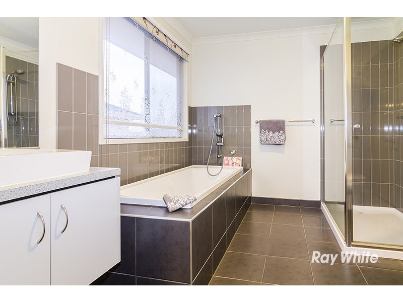 5 Colendy Close, Lyndhurst VIC 3975