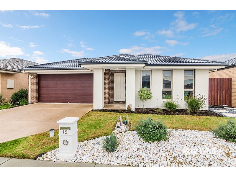 15 Eminence Drive, Cranbourne West VIC 3977