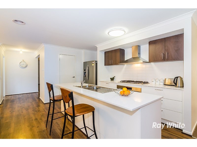 15 Eminence Drive, Cranbourne West VIC 3977