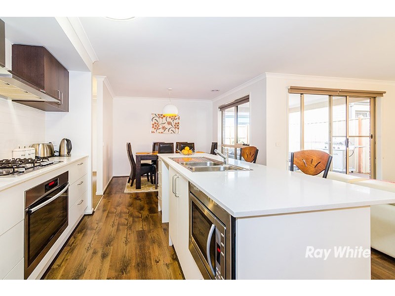 15 Eminence Drive, Cranbourne West VIC 3977