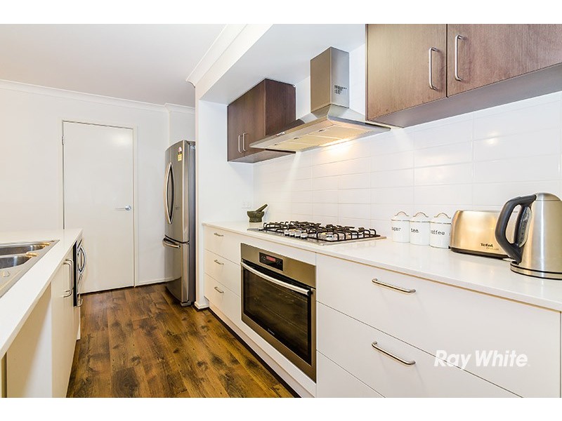 15 Eminence Drive, Cranbourne West VIC 3977