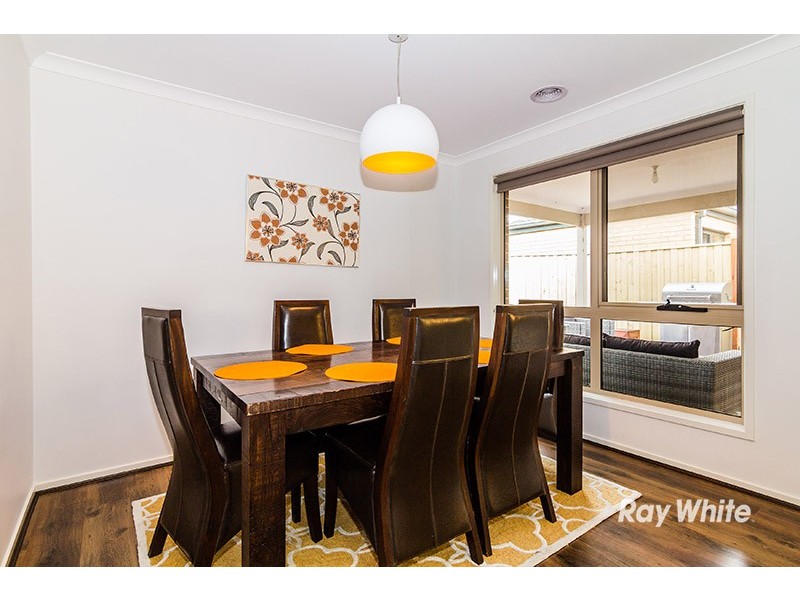 15 Eminence Drive, Cranbourne West VIC 3977