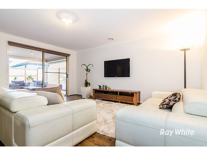 15 Eminence Drive, Cranbourne West VIC 3977