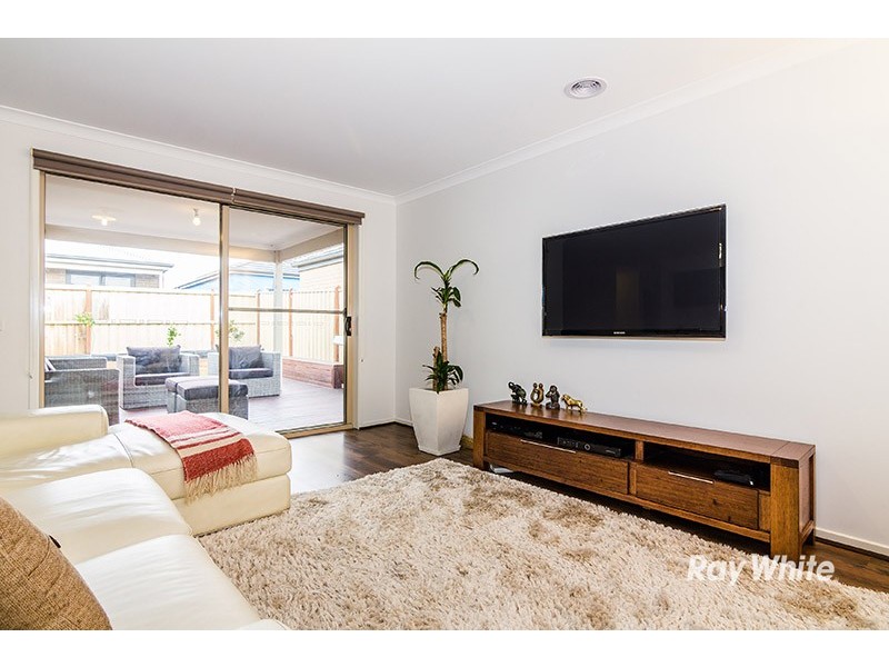 15 Eminence Drive, Cranbourne West VIC 3977