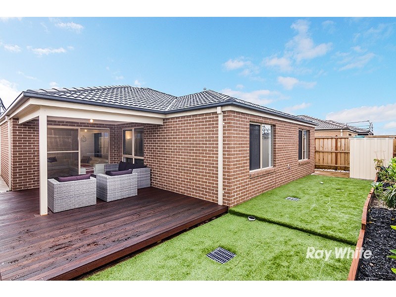 15 Eminence Drive, Cranbourne West VIC 3977