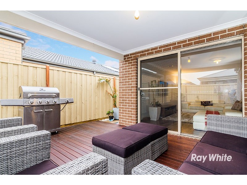 15 Eminence Drive, Cranbourne West VIC 3977