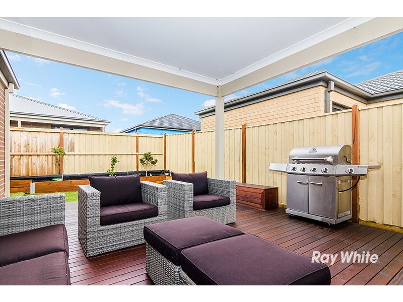 15 Eminence Drive, Cranbourne West VIC 3977