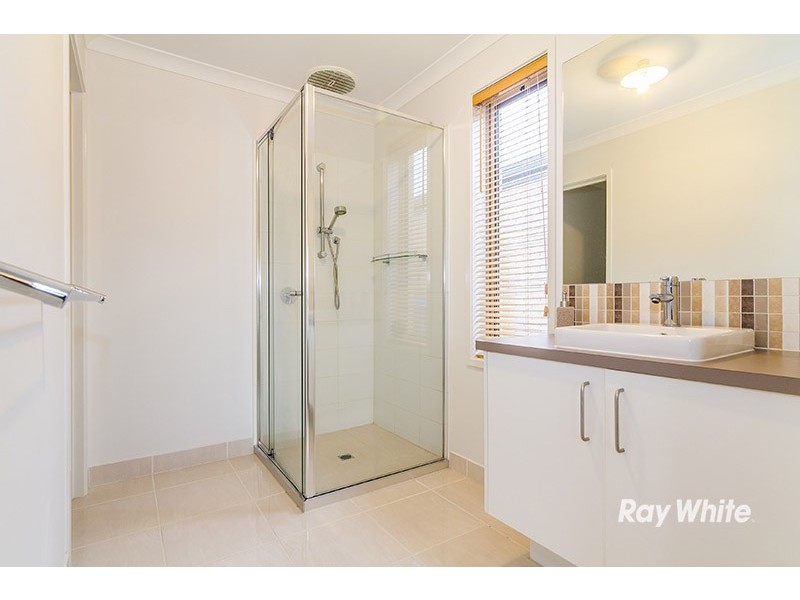 15 Eminence Drive, Cranbourne West VIC 3977