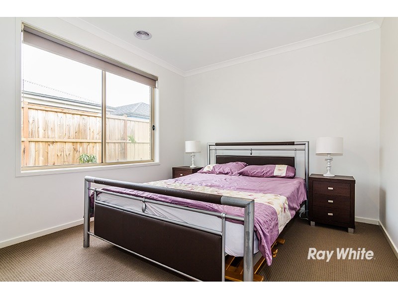 15 Eminence Drive, Cranbourne West VIC 3977