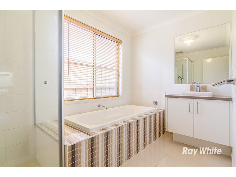 15 Eminence Drive, Cranbourne West VIC 3977