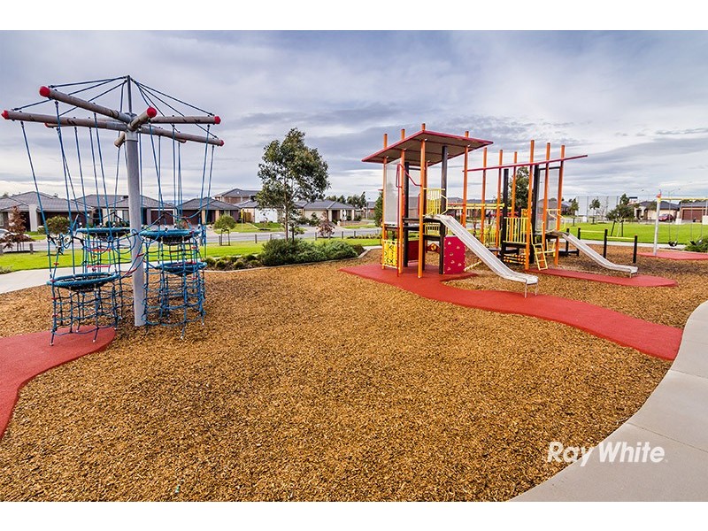 15 Eminence Drive, Cranbourne West VIC 3977