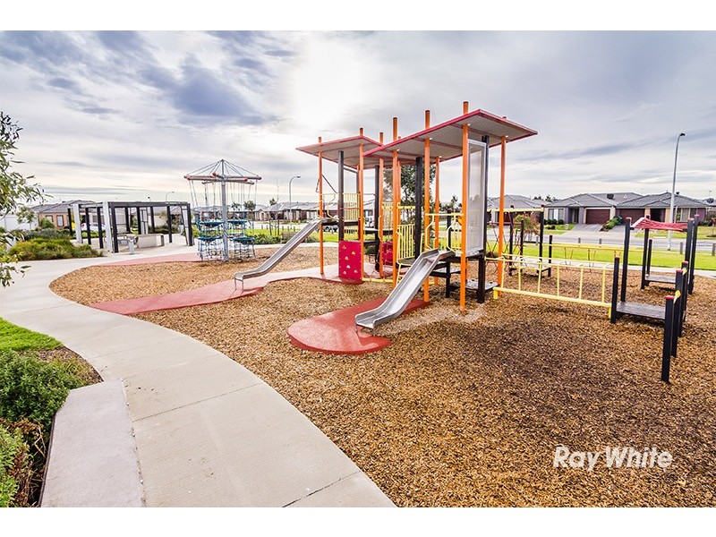 15 Eminence Drive, Cranbourne West VIC 3977