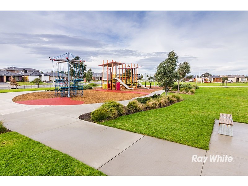15 Eminence Drive, Cranbourne West VIC 3977