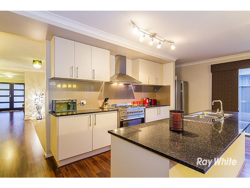 5 Pandora Drive, Cranbourne West VIC 3977