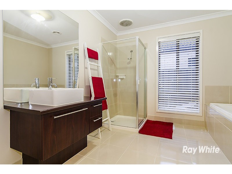 5 Pandora Drive, Cranbourne West VIC 3977