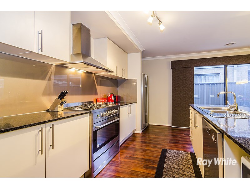 5 Pandora Drive, Cranbourne West VIC 3977