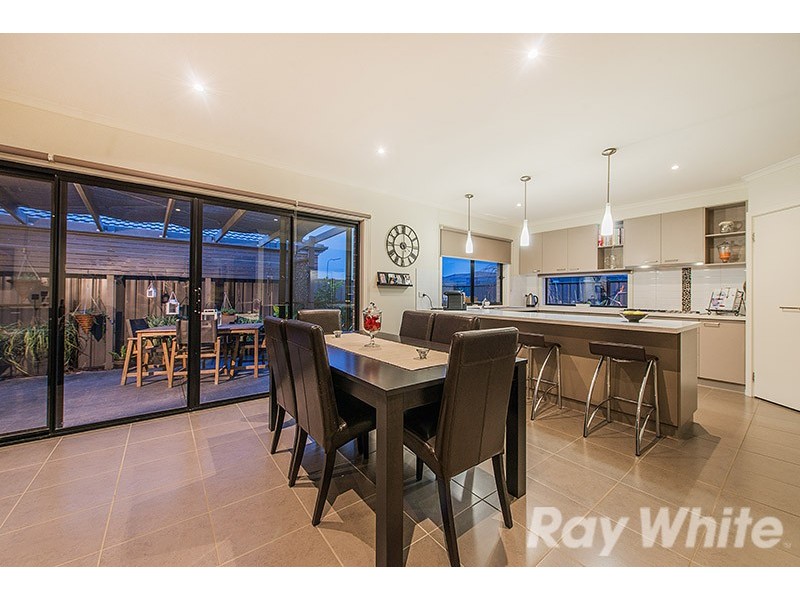 34 Connewara Crescent, Clyde North VIC 3978