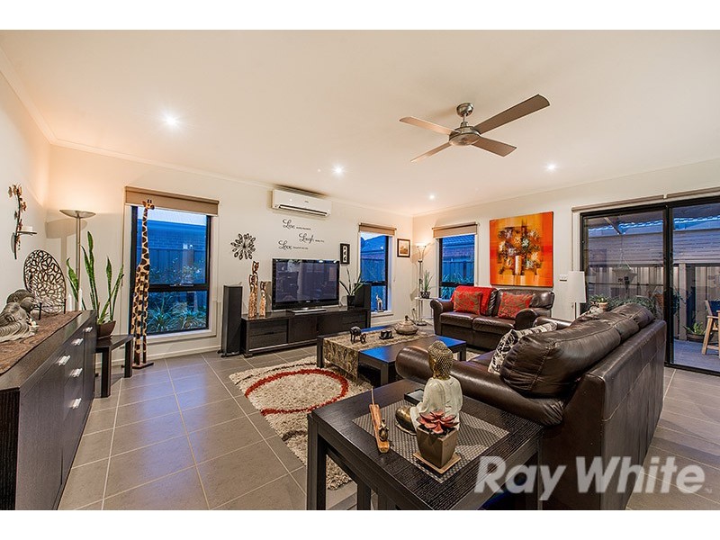 34 Connewara Crescent, Clyde North VIC 3978