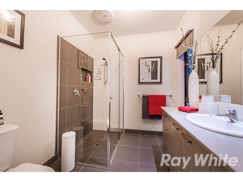 34 Connewara Crescent, Clyde North VIC 3978