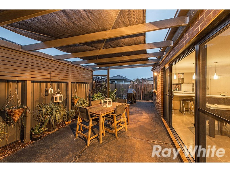 34 Connewara Crescent, Clyde North VIC 3978
