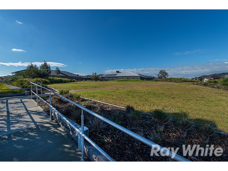 34 Connewara Crescent, Clyde North VIC 3978