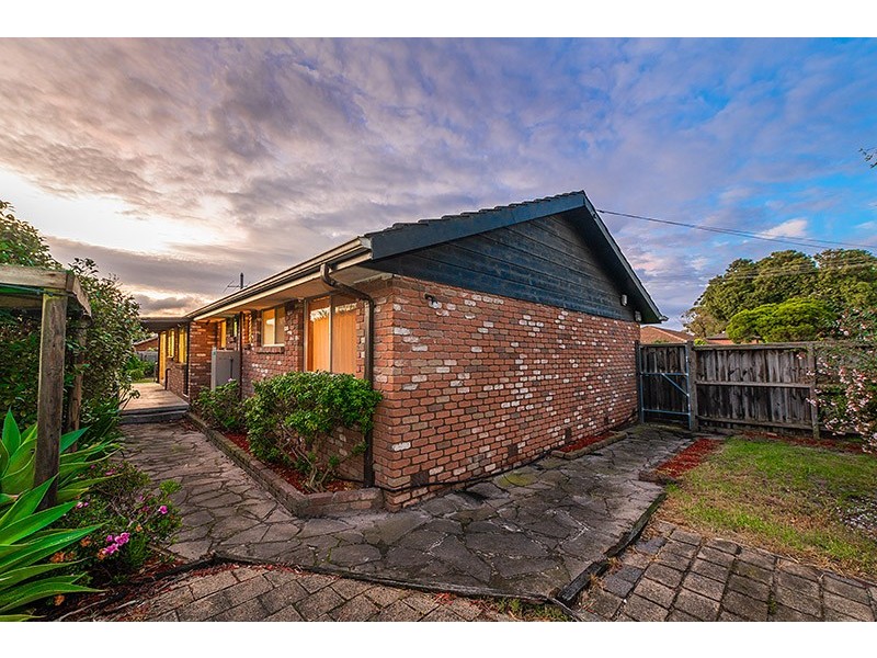 1 Rimfire Crescent, Cranbourne VIC 3977