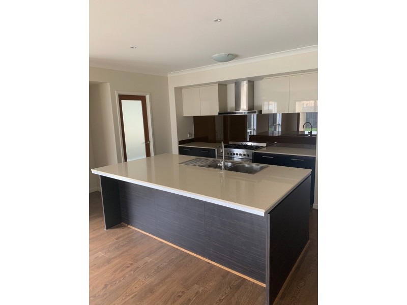 36 Blackledge Drive, Clyde North VIC 3978