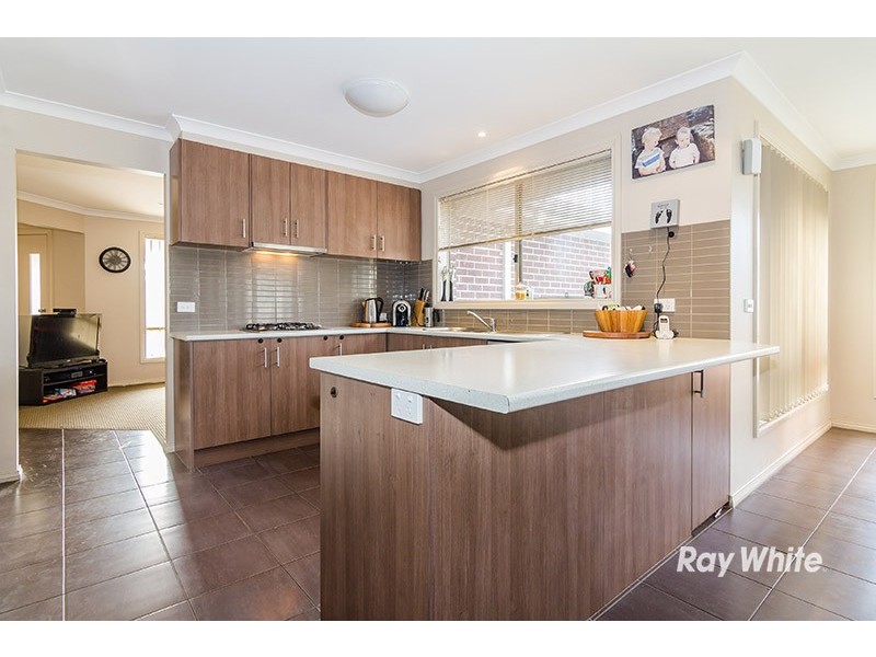 77 Thunderbolt  Drive, Cranbourne East VIC 3977
