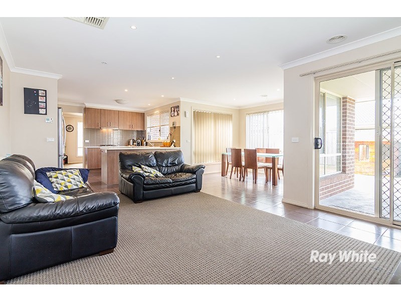 77 Thunderbolt  Drive, Cranbourne East VIC 3977