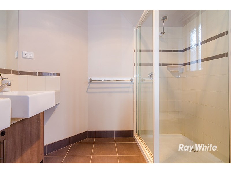 77 Thunderbolt  Drive, Cranbourne East VIC 3977