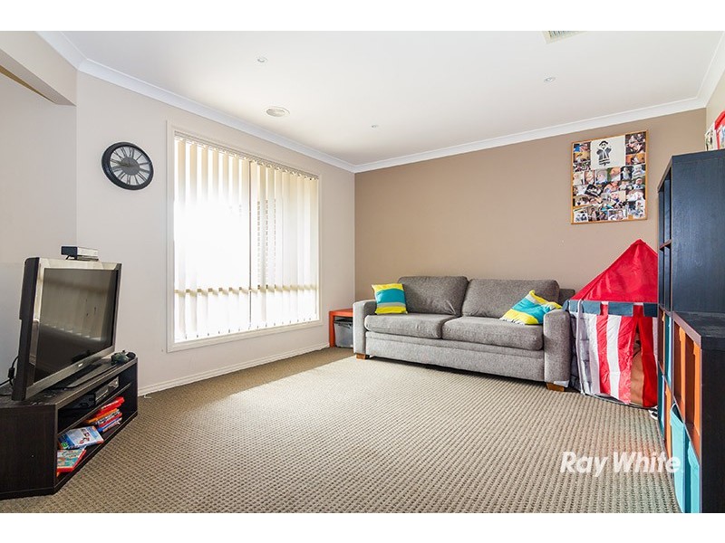 77 Thunderbolt  Drive, Cranbourne East VIC 3977