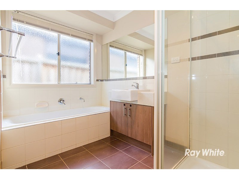 77 Thunderbolt  Drive, Cranbourne East VIC 3977