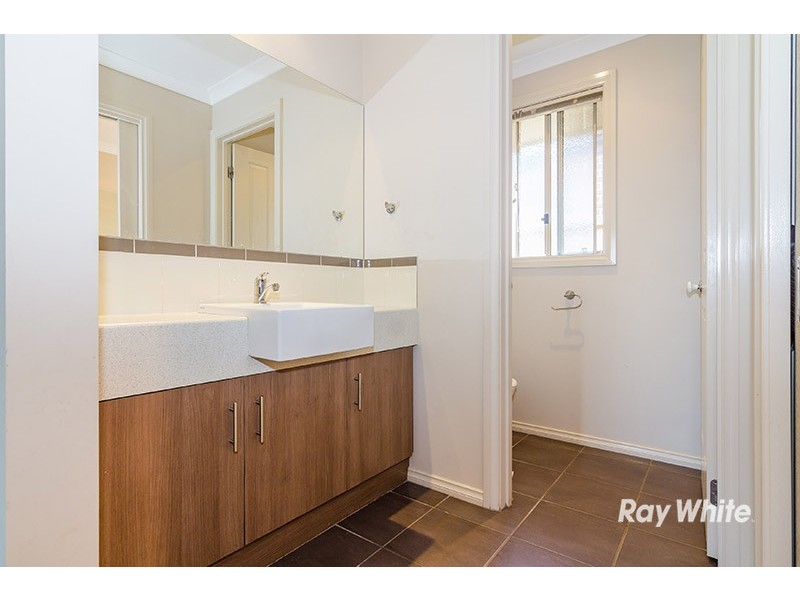 77 Thunderbolt  Drive, Cranbourne East VIC 3977