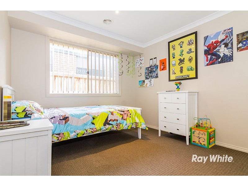 77 Thunderbolt  Drive, Cranbourne East VIC 3977