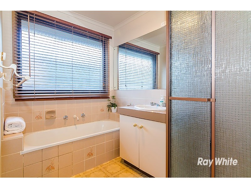 8 Kerrison Drive, Hampton Park VIC 3976