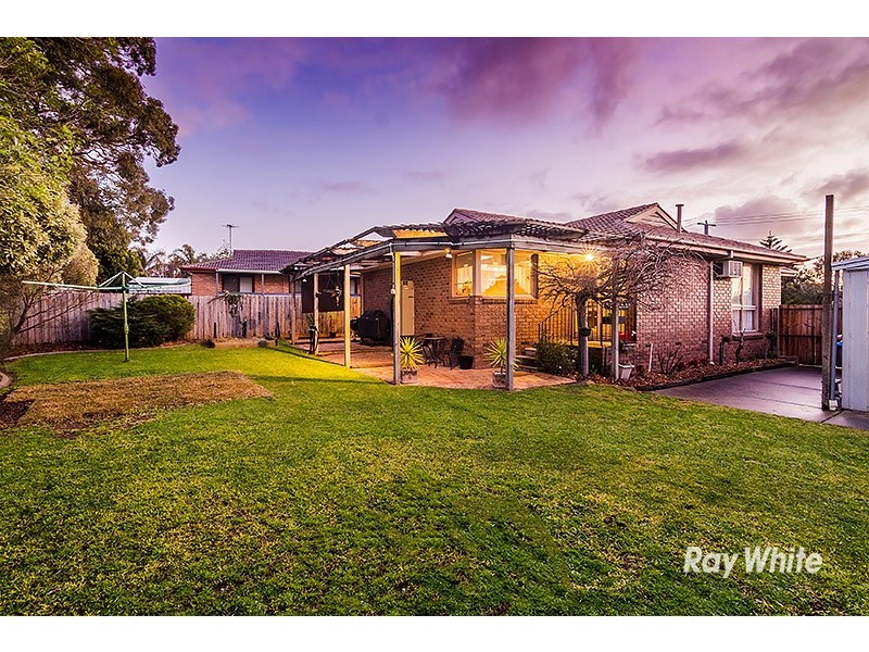 8 Kerrison Drive, Hampton Park VIC 3976