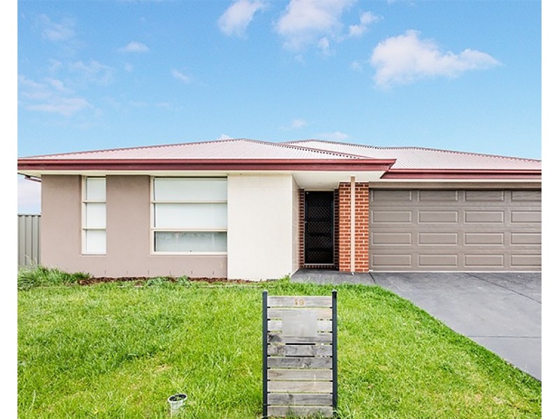 18 Heales Road, Cranbourne East VIC 3977
