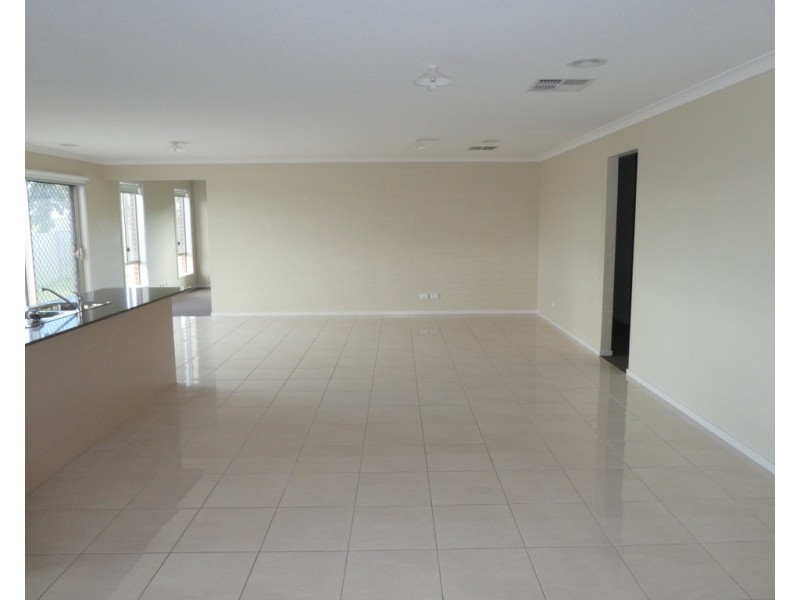 18 Heales Road, Cranbourne East VIC 3977