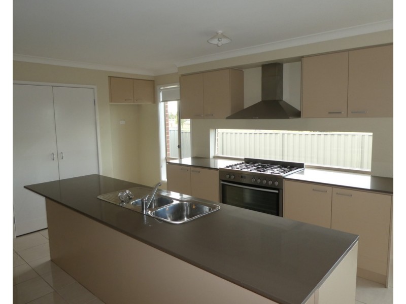 18 Heales Road, Cranbourne East VIC 3977