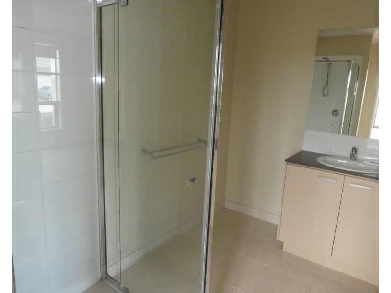 18 Heales Road, Cranbourne East VIC 3977