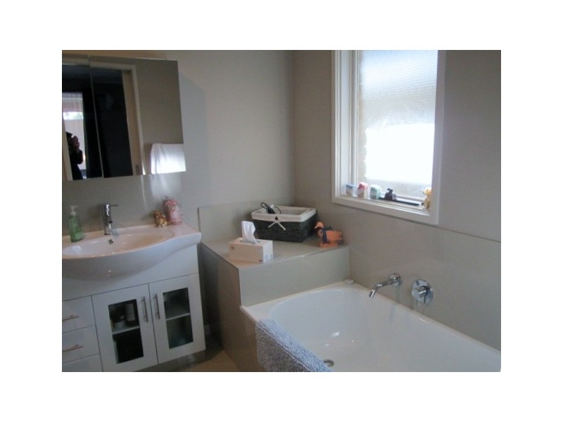 26 Lansell Drive, Cranbourne North VIC 3977