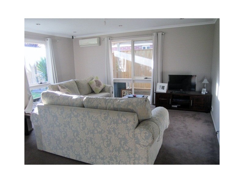 26 Lansell Drive, Cranbourne North VIC 3977