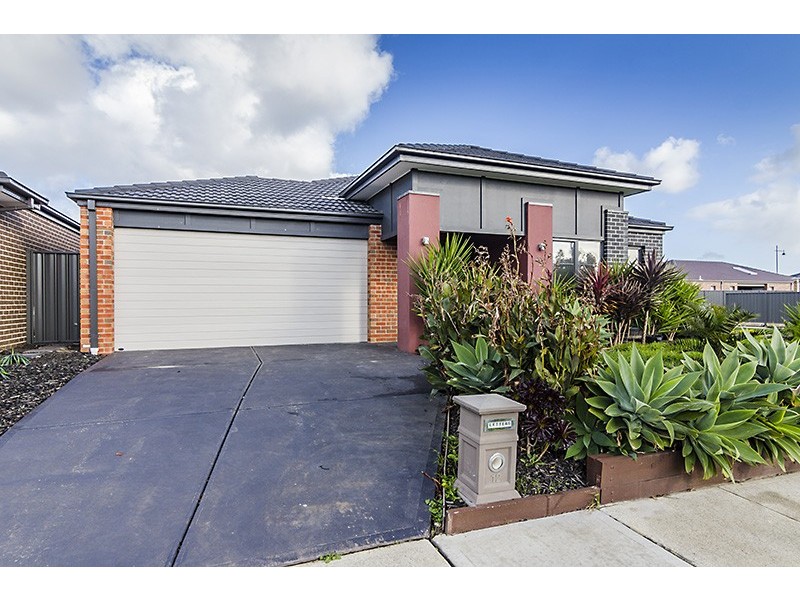 12 Gladiolus Circuit, Cranbourne North VIC 3977